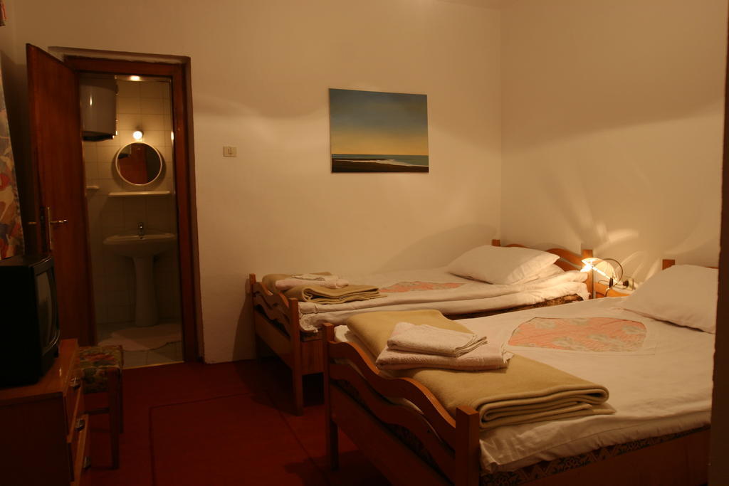 Guesthouse Pension Andrea Tirana Esterno foto