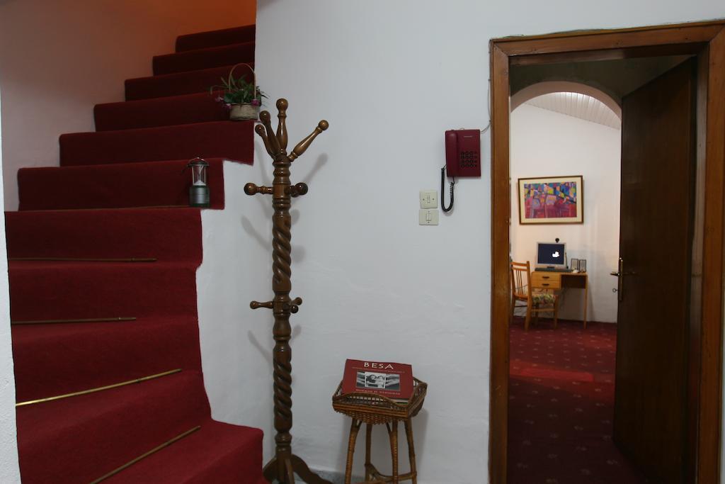 Guesthouse Pension Andrea Tirana Esterno foto