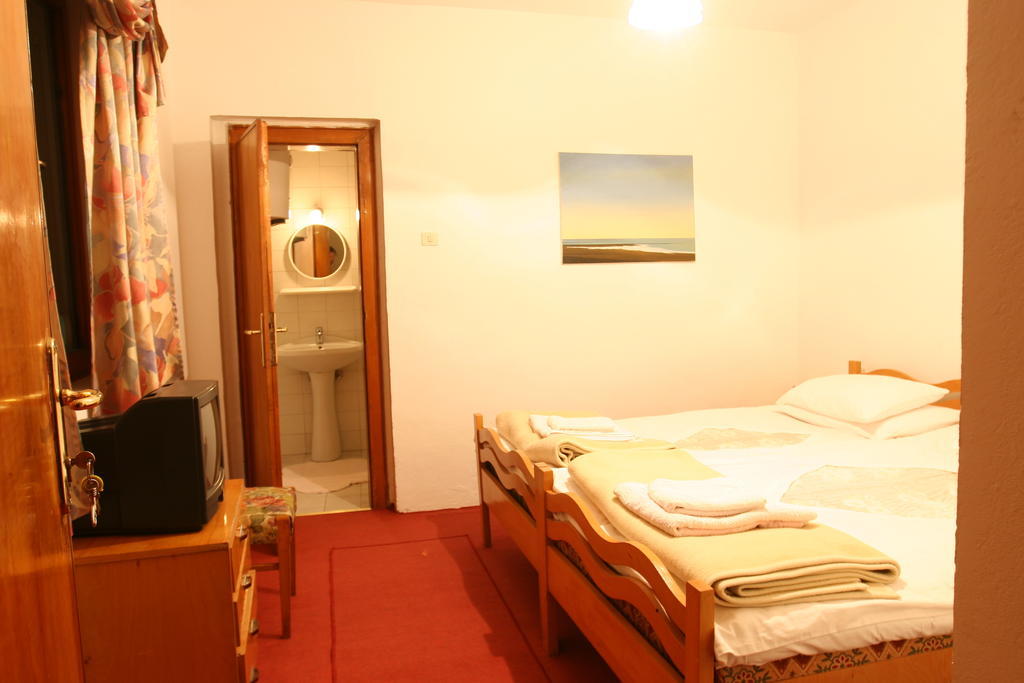 Guesthouse Pension Andrea Tirana Camera foto