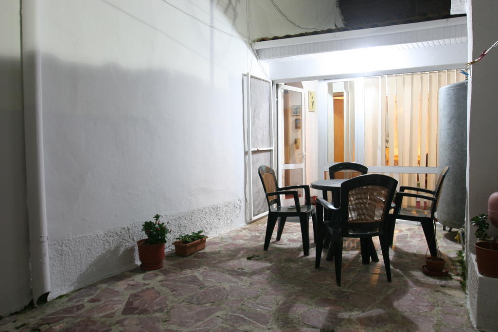 Guesthouse Pension Andrea Tirana Esterno foto
