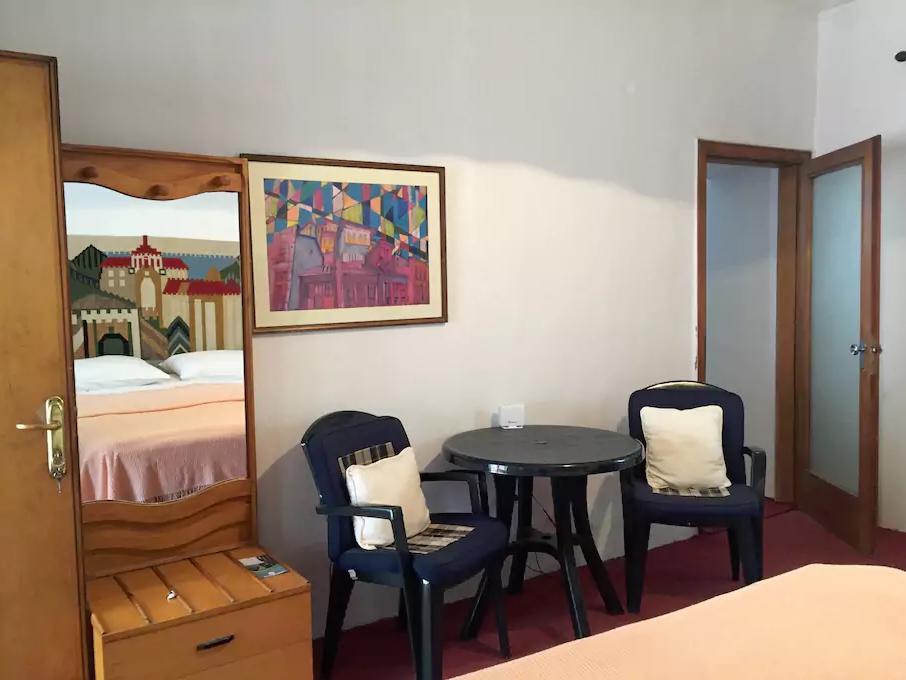 Guesthouse Pension Andrea Tirana Esterno foto